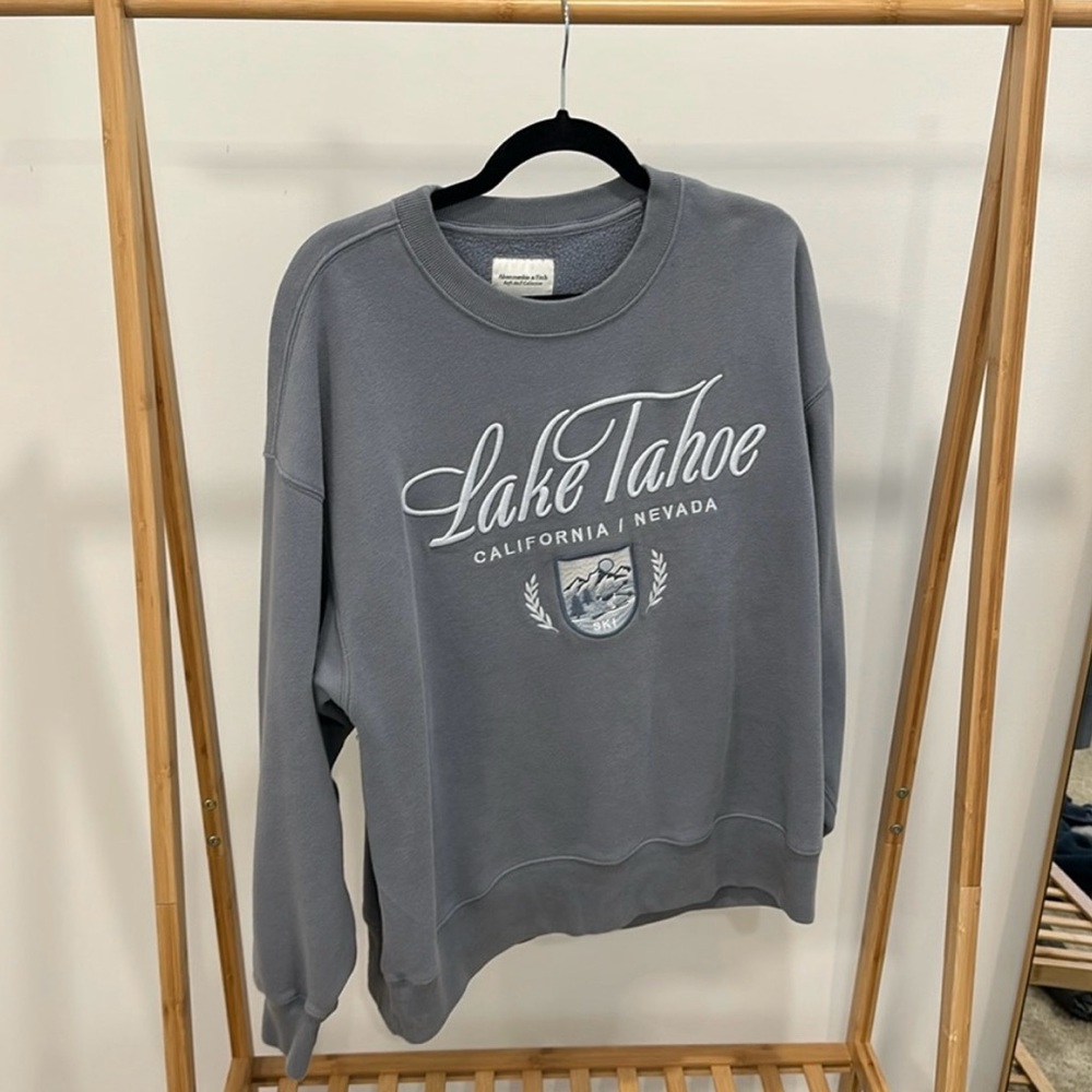 Abercrombie & Fitch Blue Lake Tahoe Crewneck size LARGE